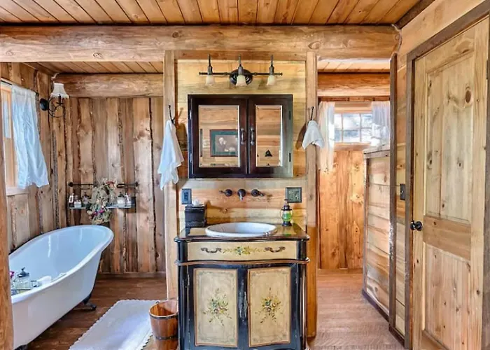 Hot Tub & Mtn Views: Woodsy In * Greer