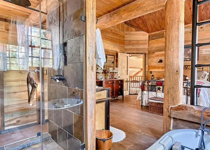 Hébergement de vacances Hot Tub & Mtn Views: Woodsy In *