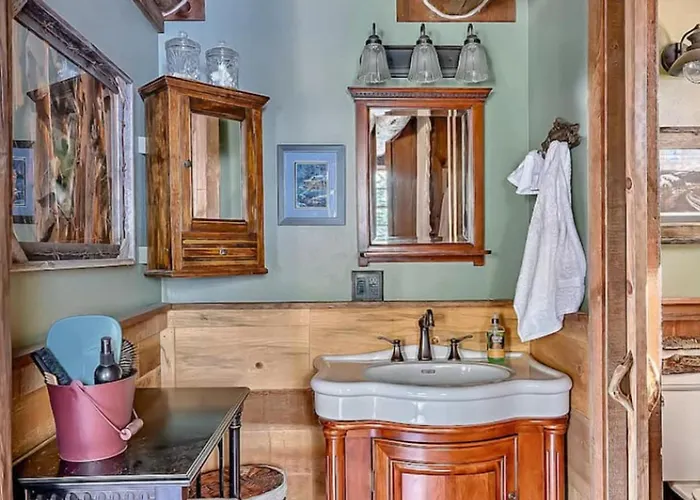 Hébergement de vacances Hot Tub & Mtn Views: Woodsy In Greer